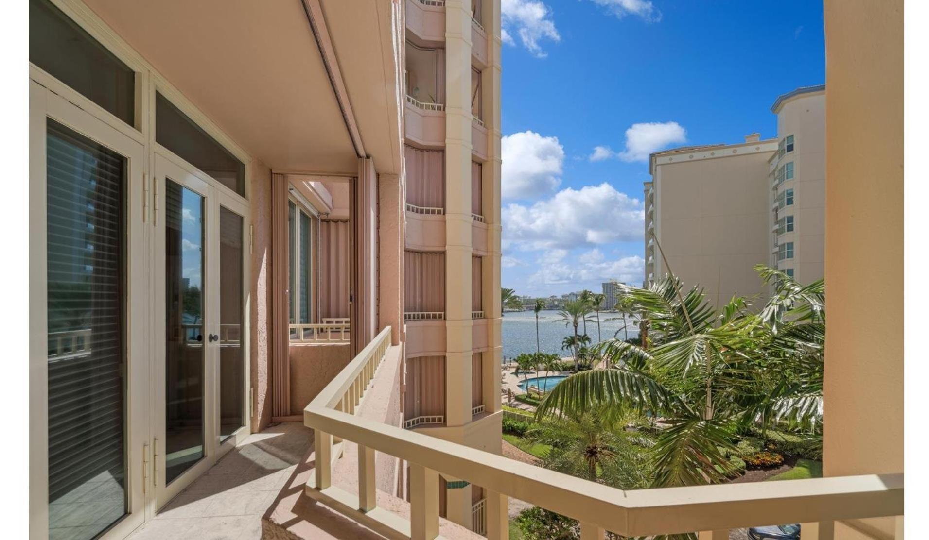 Luxurious Waterfront Condo In Boca Raton Exterior photo